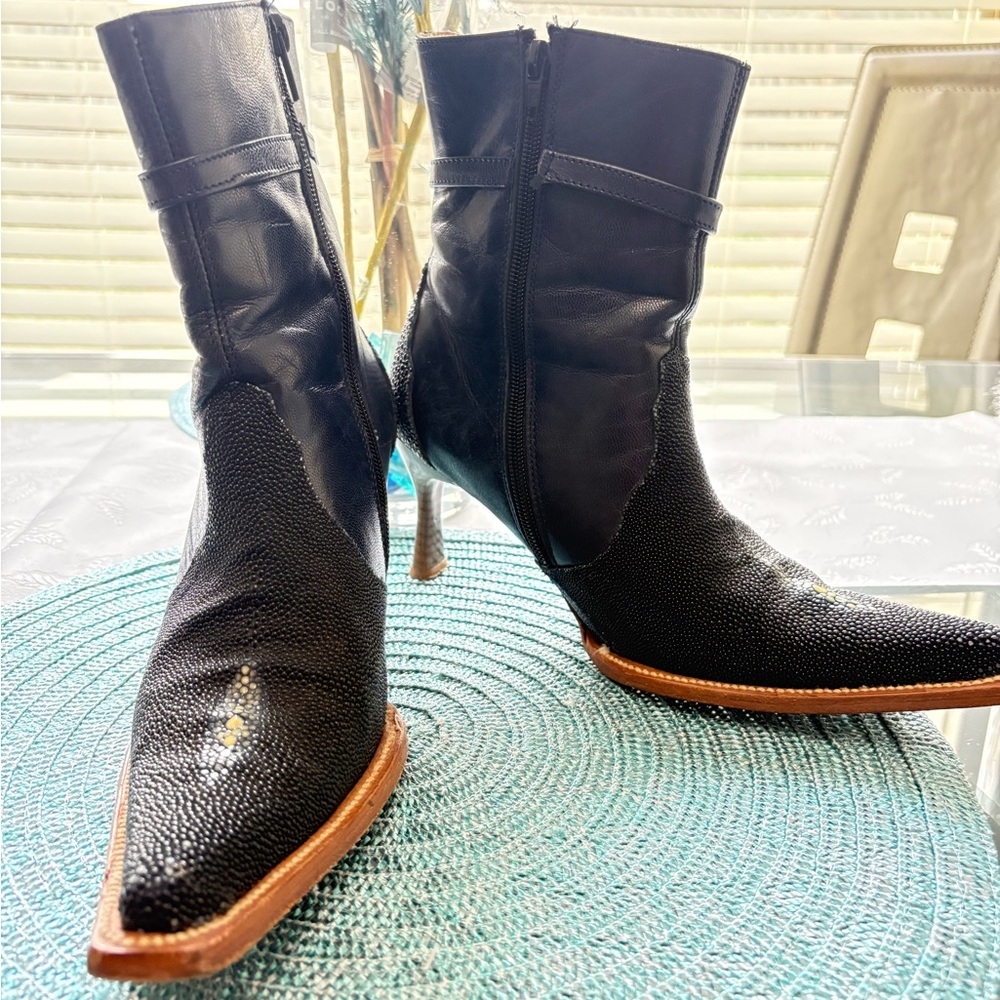 Los Altos Stingray Ankle Boot